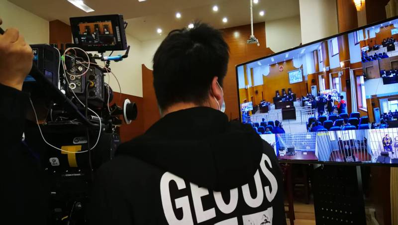 AI生成VS人工创意——河口广告片拍摄公司的技术浪漫主义实践